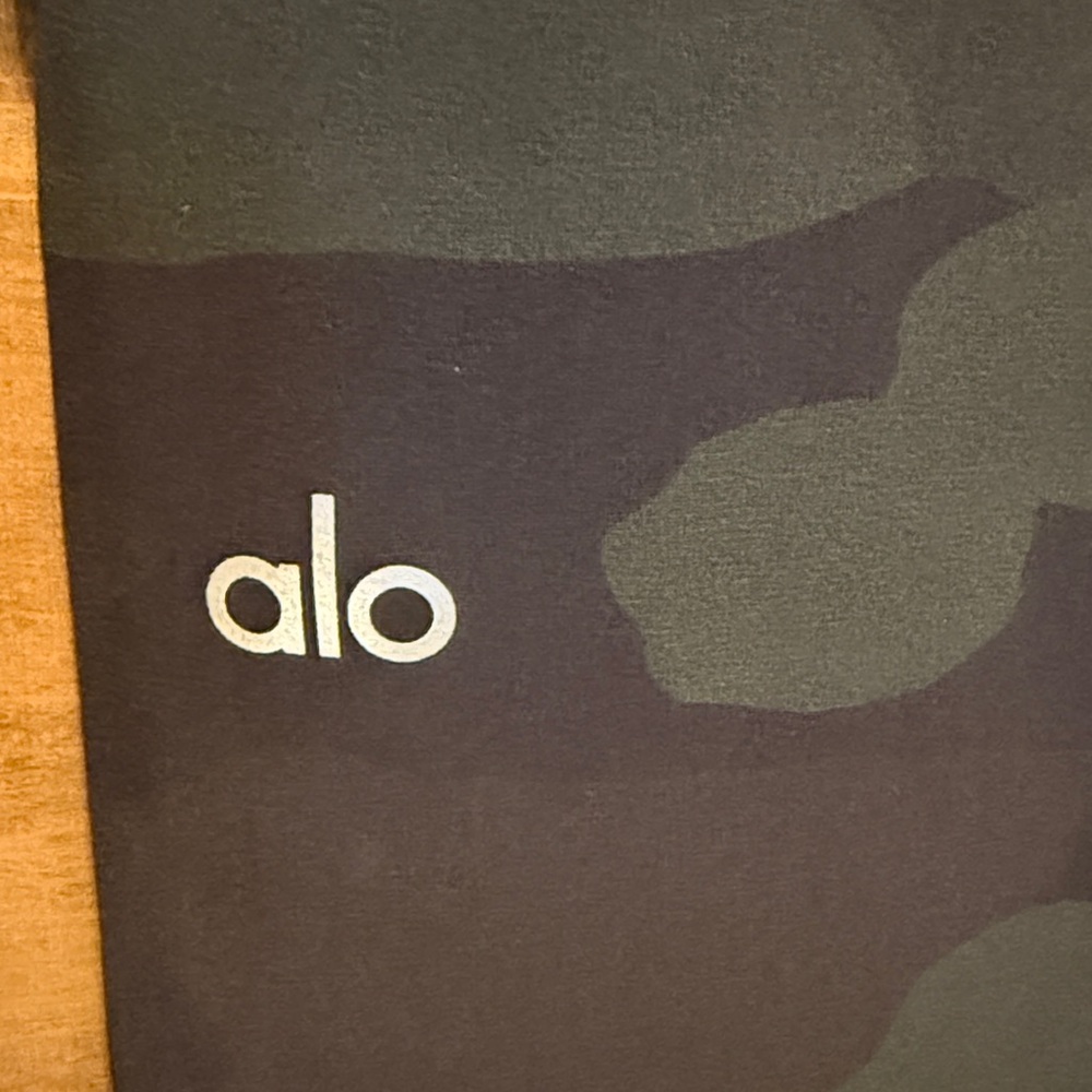 NWT Alo Yoga High Waist Vapor Legging/ Hunter Camouflage - Picture 6 of 9